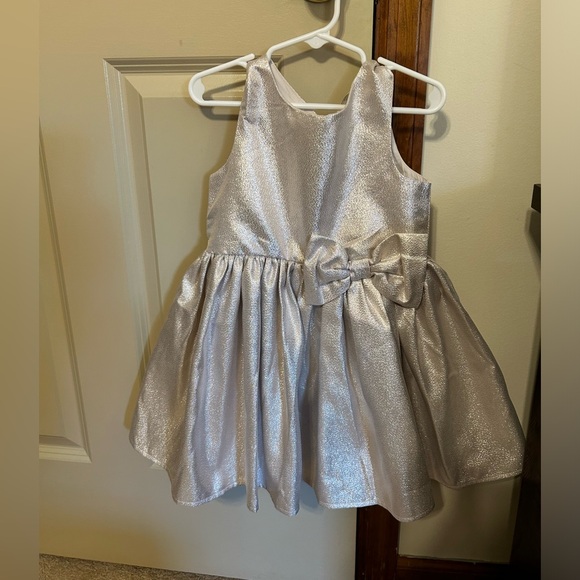 Bow Detail Dress- 4T -NWT. Perfect for any occasion . - Picture 3 of 3